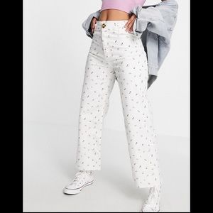 Stradivarius
Women's White Floral Cropped Wide Leg Jean